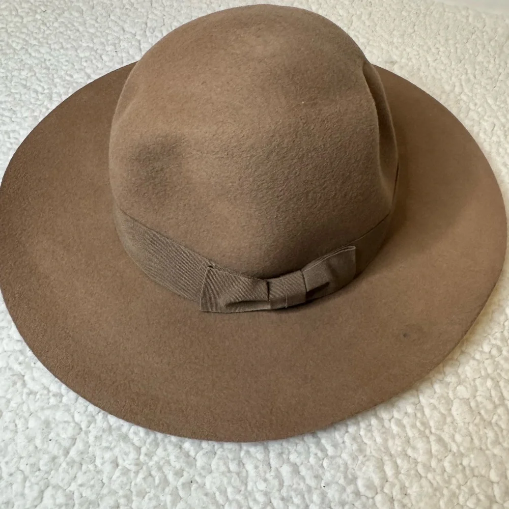 Elizabeth and James Classic Tan Hat
